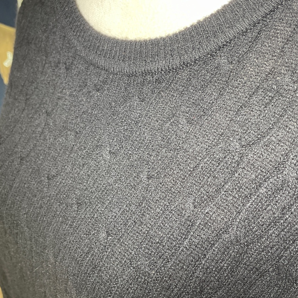 Northern Isles Black Charcoal Cable knit Crew Neck Sweater Size Medium - Picture 3 of 6